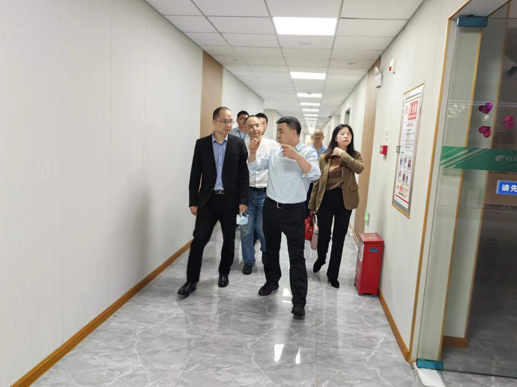 节后慰问暖人心 | 九洲集团党委书记、董事长杨保平一行慰问乐橙国际lc8电子全体员工 